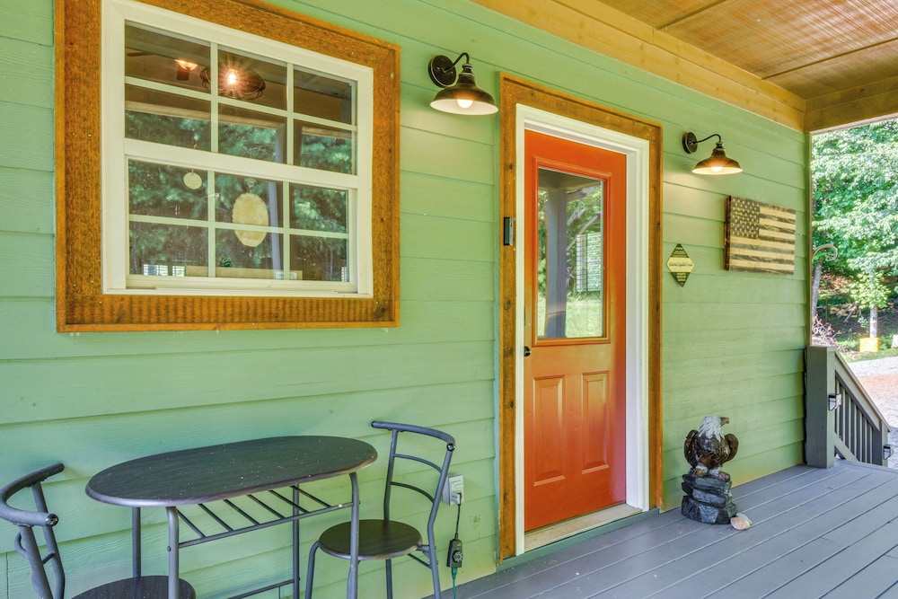 Hiawassee Cabin Near Lake Chatuge + AT Trailheads