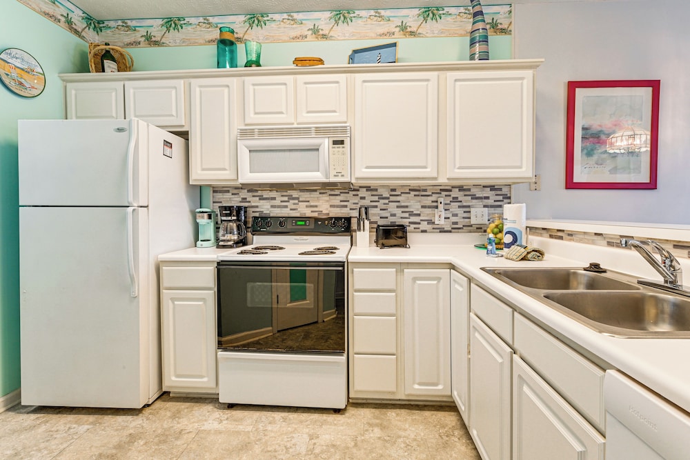 4 Mi to Ocean: Myrtle Beach Condo w/ Resort Perks