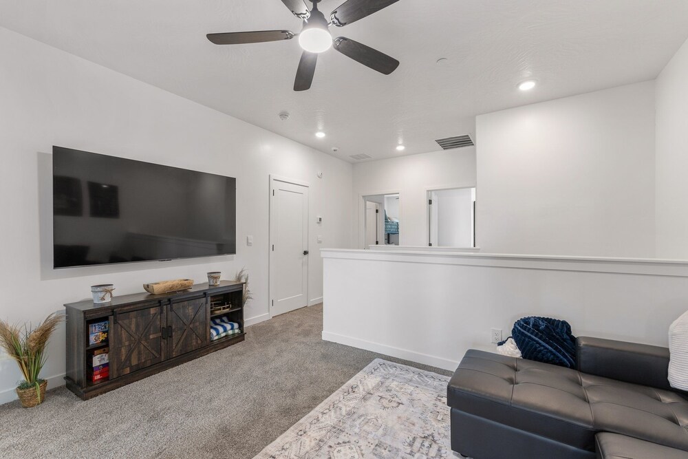 Popular Poolside Retreat 4 Bedroom Townhouse