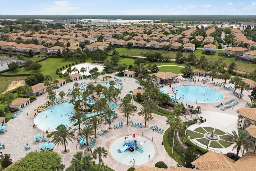 Stinger Luxe Retreat by Avantstay 8BR Luxury Villa Near Disney w/ Pool & Game Room