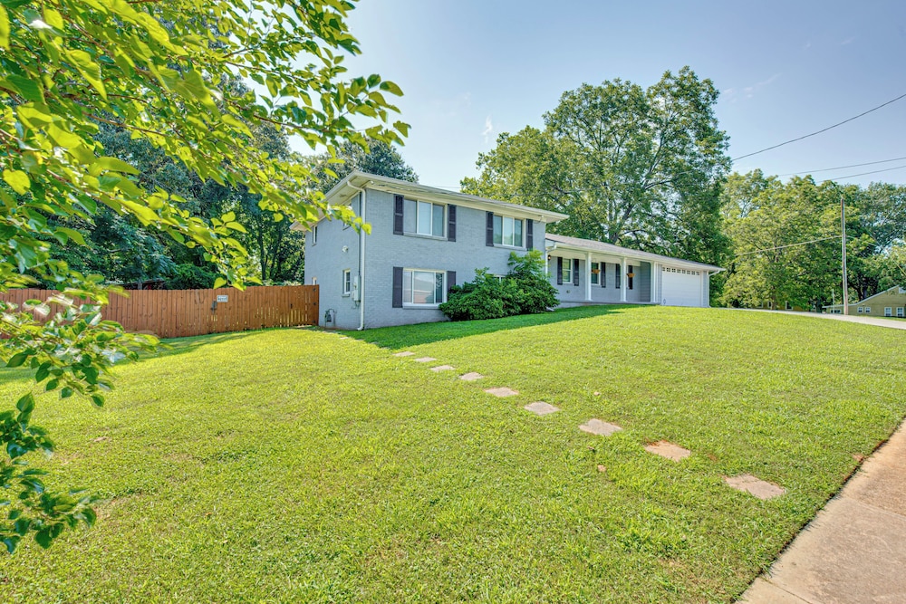 1 Mi to Train: ATL Area Apt w/ Patio & Shared Yard