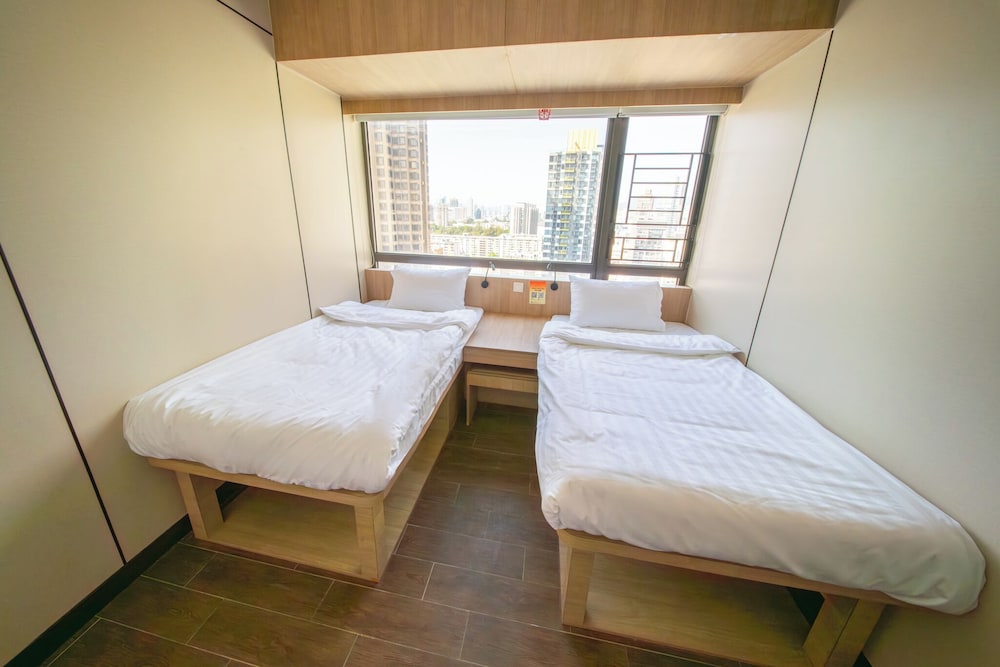MIJ (KAI TAK) HOTEL