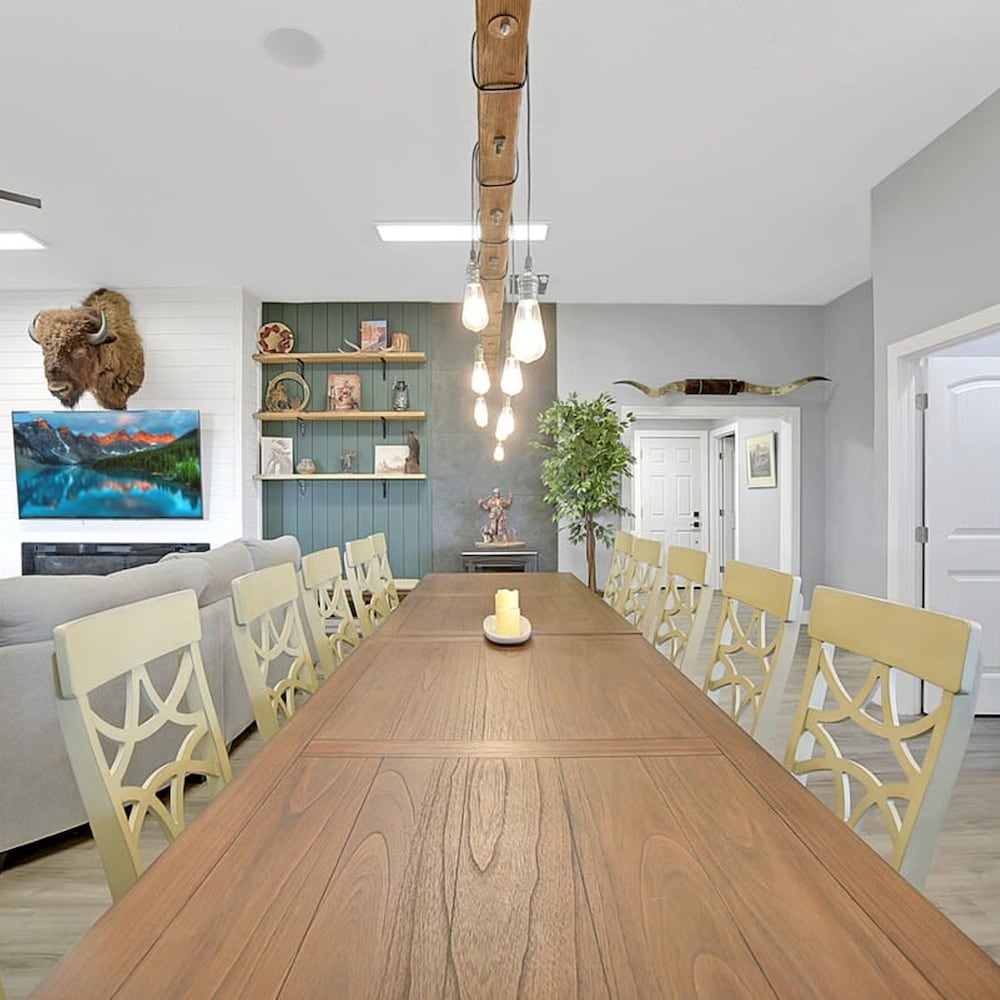 Grand Canyon Adventure Base 4BR Home With Games
