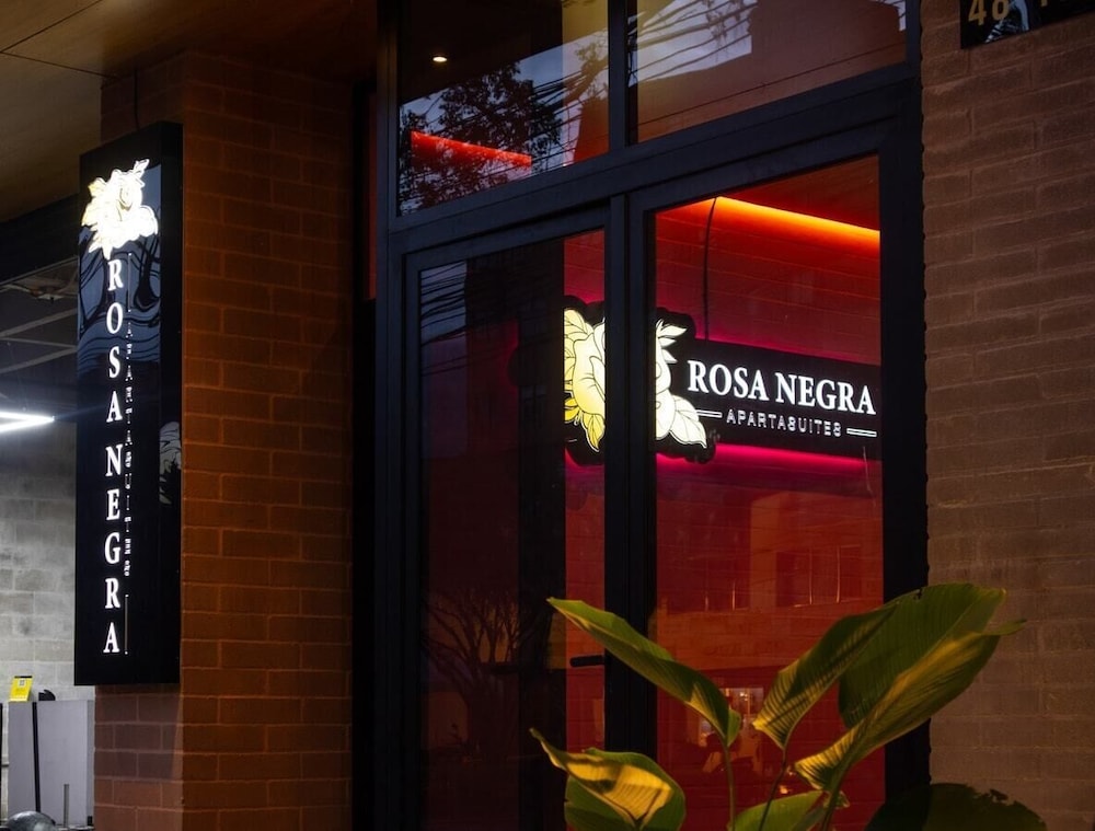 Charming Aparta-suite Stadio Rosa Negra Retreat