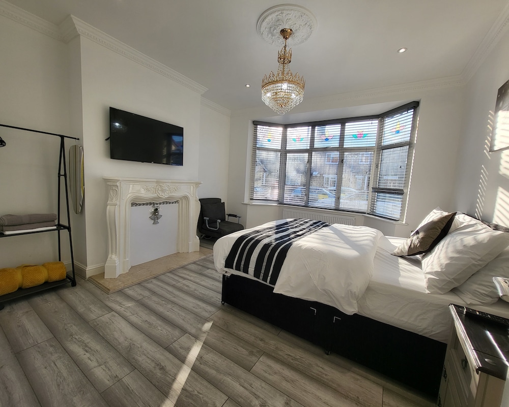 Grand Exclusive 2 Bed Apartment - London