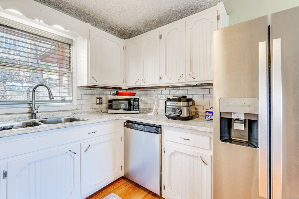 Pet-friendly Hiawassee Cabin w/ Lake Views & Sauna view 5