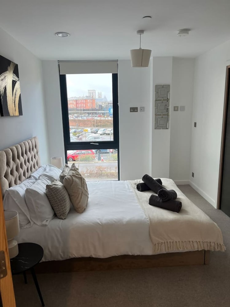 Superb City Centre new Built Flat and gym