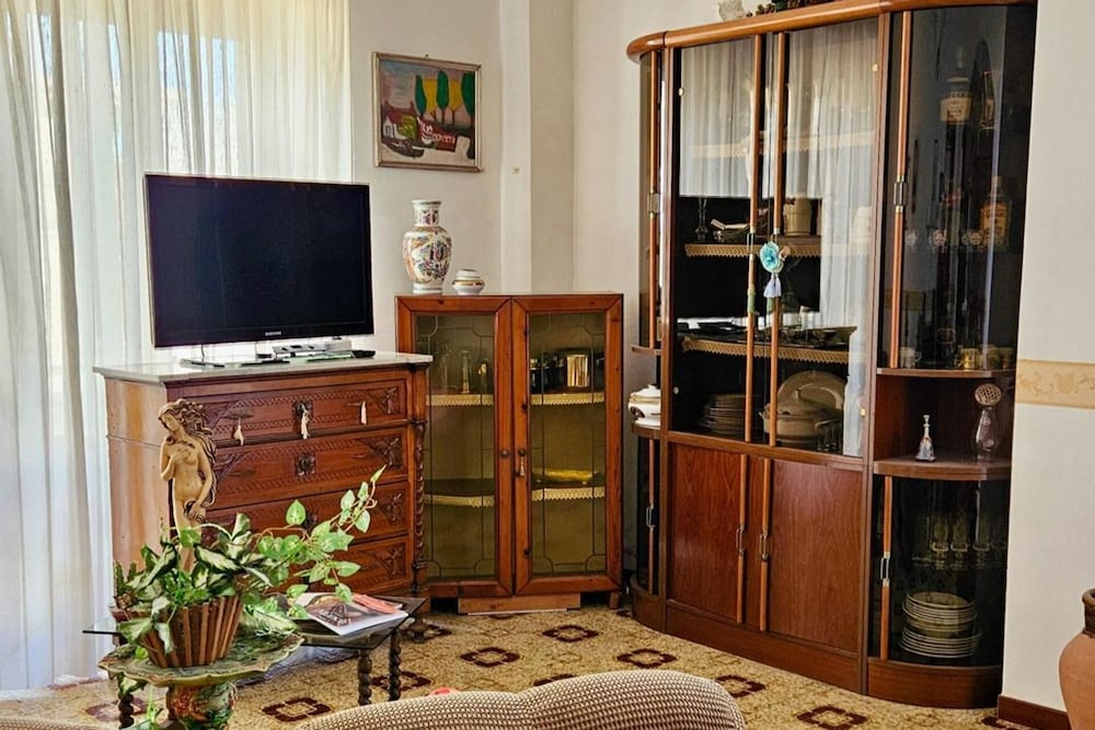 Sicilian Apt in Donnalucata-sleeps 4- 2 Min Beach