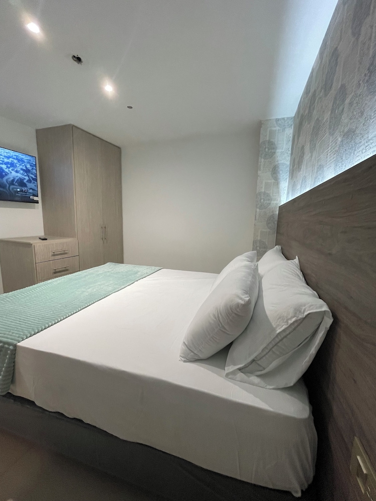 Luxury Liv Limonar