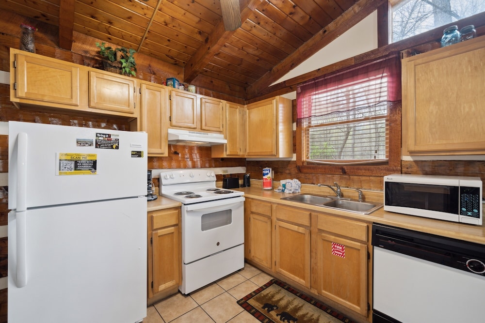 A Lover's Paradise 1 Bedroom Cabin Heavenly Views Resort view 2