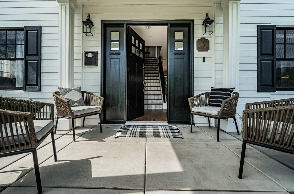 Spacious 5 BR Near Heart of South Park