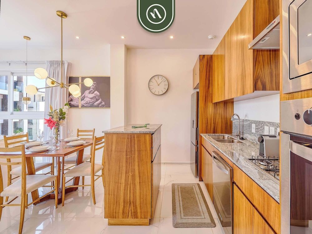 Great Design 1BR Condo - Rooftop Pool