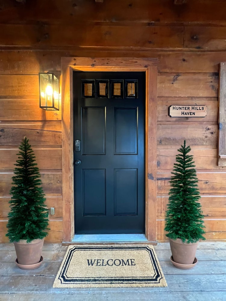 Hunter Hills Haven - Secluded Luxe Cabin Getaway With Mountain Views Spa Hot Tub Game Room