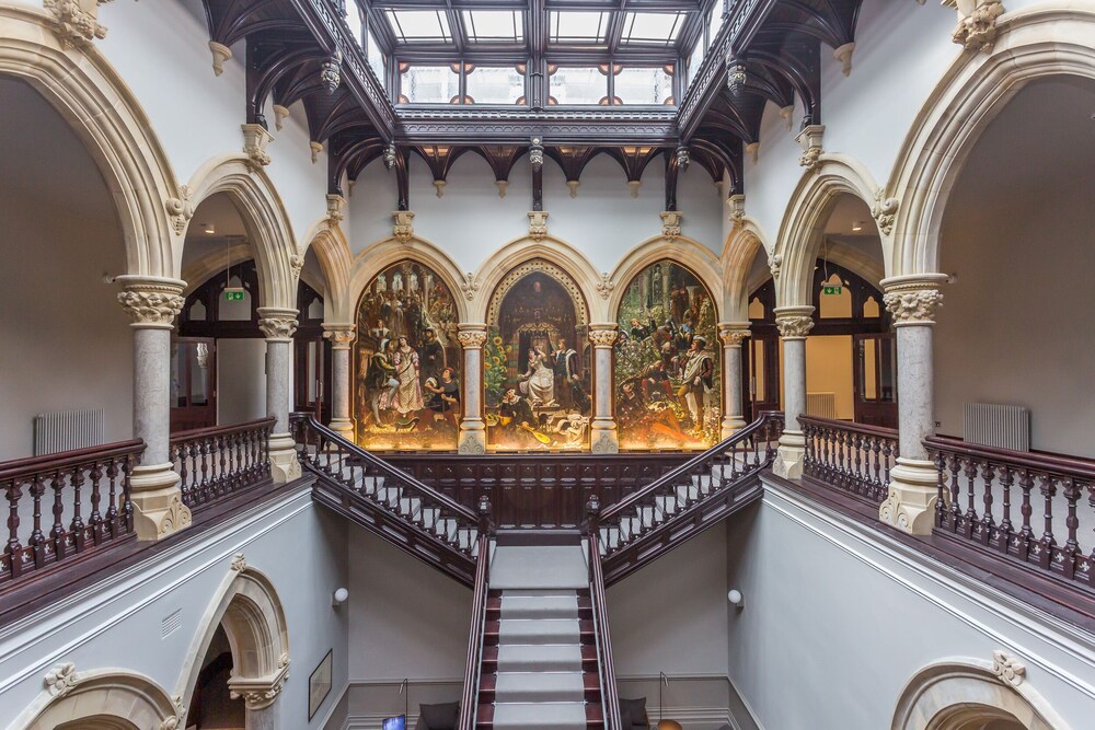 The Theobold Suite Stone Cross Mansion