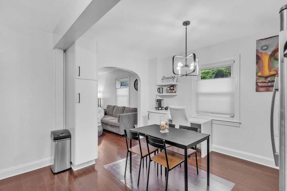 Cozy Getaway Quiet Neighborhood Near Dt 2 Bedroom Townhouse