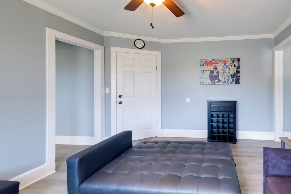Near Loudoun Wine Trail: Apt w/ Restaurant On-site