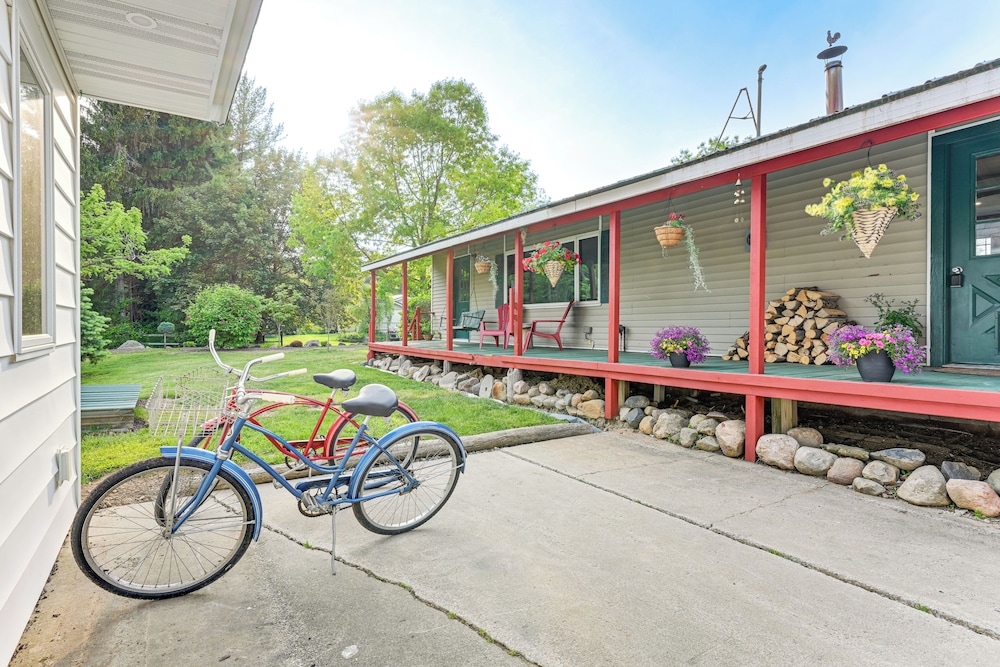 5-acre Kingston Getaway: Pond, Peacocks & Fire Pit