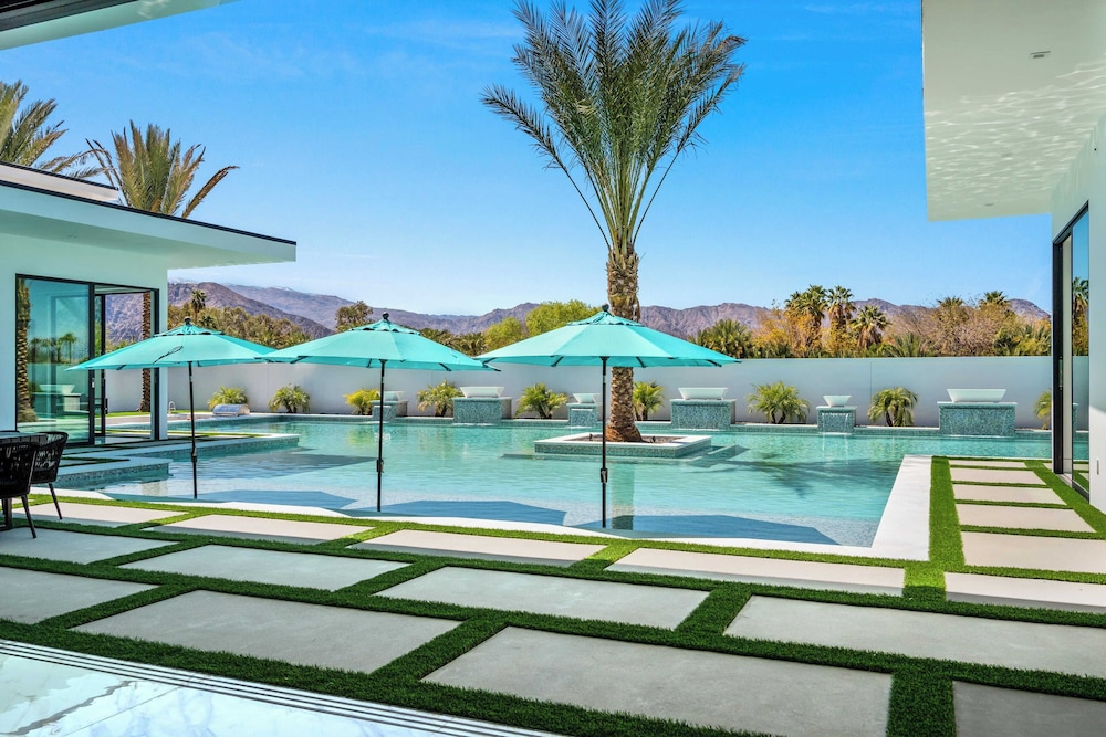 Pool, Hot Tub & Putting Green Minutes From Dining & Golf Bravo Villa #13 by Avantstay