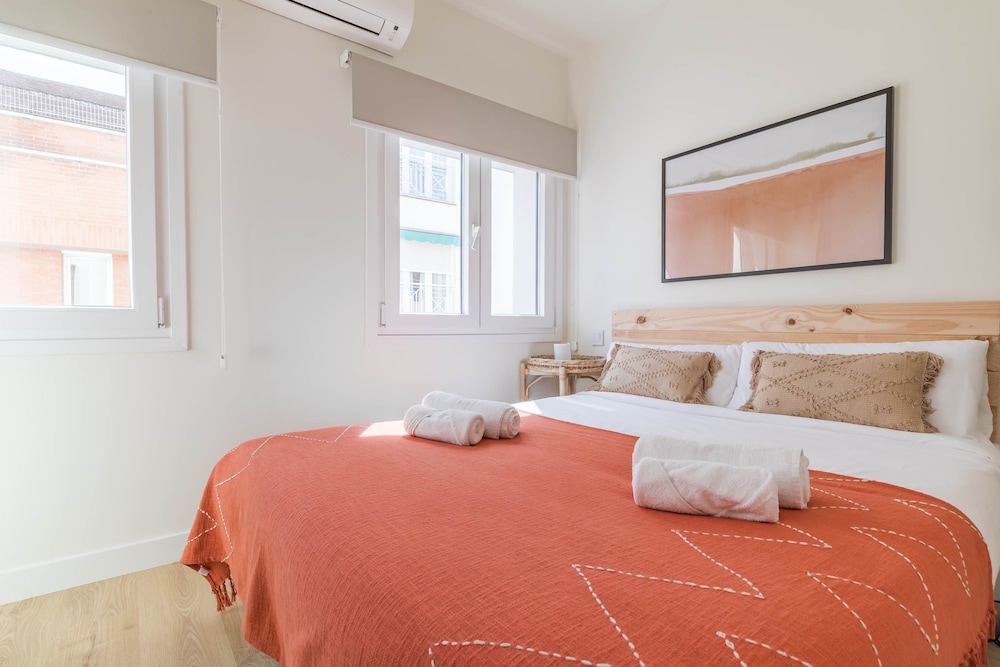 Double Castilla 2BR Home Near Castellana Avenue