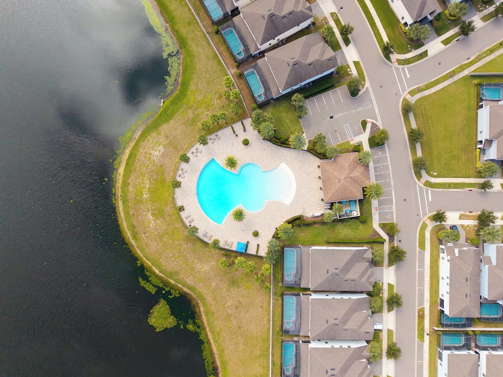 Family 6BR Home, Pool & Game Room