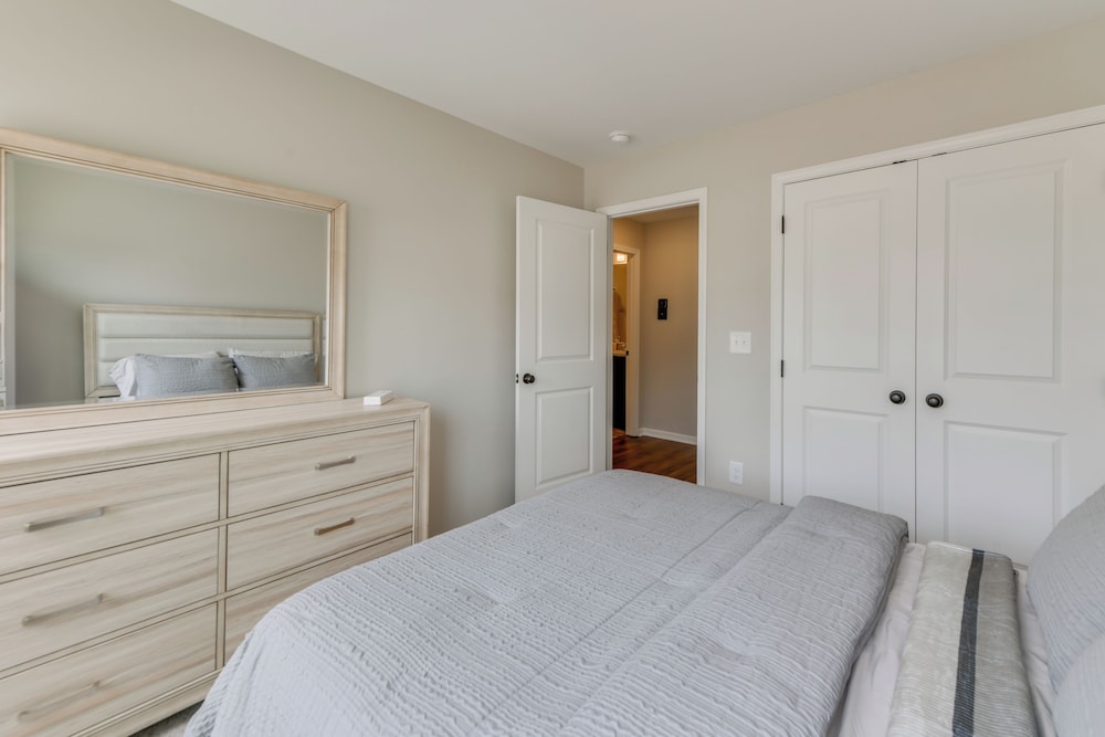 5 Mi to Auburn University: Sleek Townhome w/ Patio