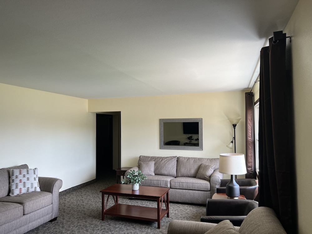 All Star Inn & Suites