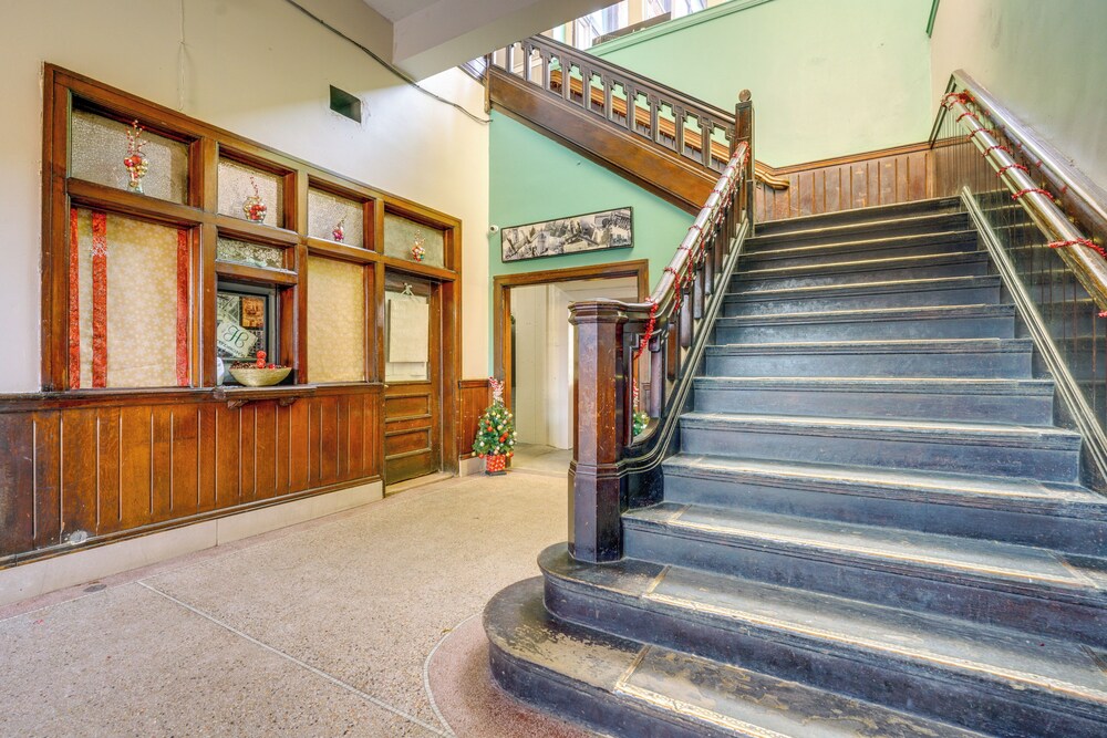 Steps to Riverwalk! City-view Condo in Corktown