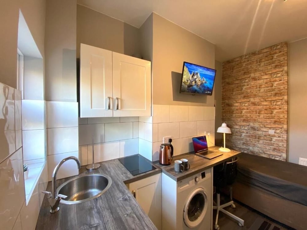 Limpenny Studio Apartment view 4
