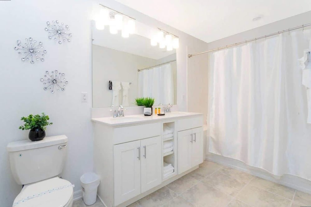 Lake View Resort Condo w Lazy River Near Disney