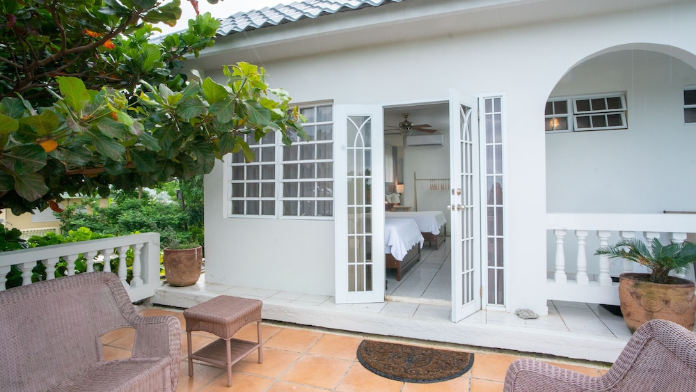 Lazy Parrot Inn - Property Image 31