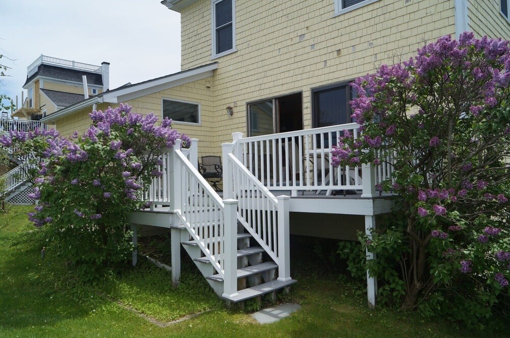 Short Sands View Y770-g Beautiful, Large Home Short Walk Through A Neighborhood To Short Sands Beach 4 Bedroom Home by RedAwning view 5