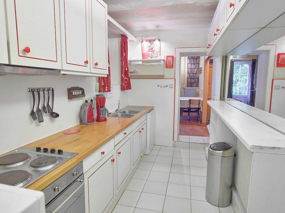 Spacious Family Home, Sosoye view 4