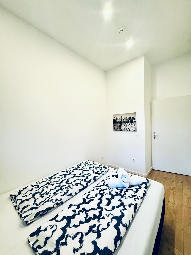 Spacious 3BR Near Kaufpark Alterlaa