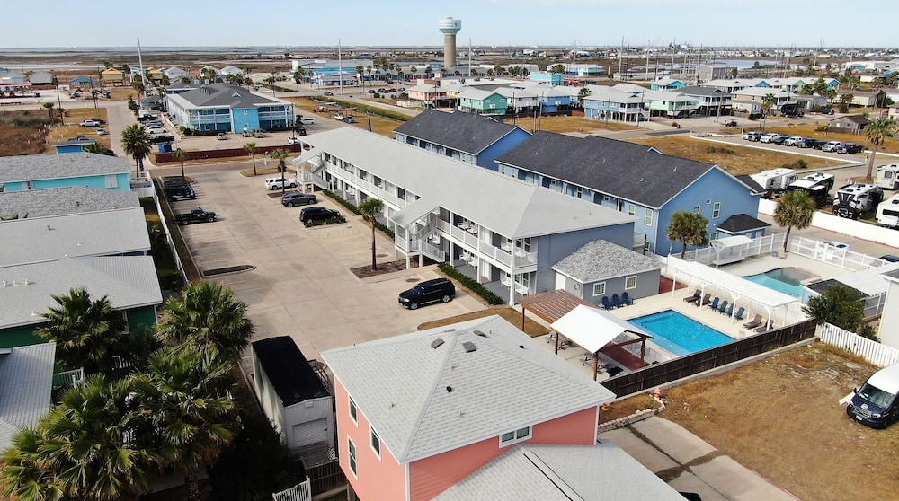 Chic 2BR Coastal Condo Shared Pool Near the Beach Envy the Adventure
