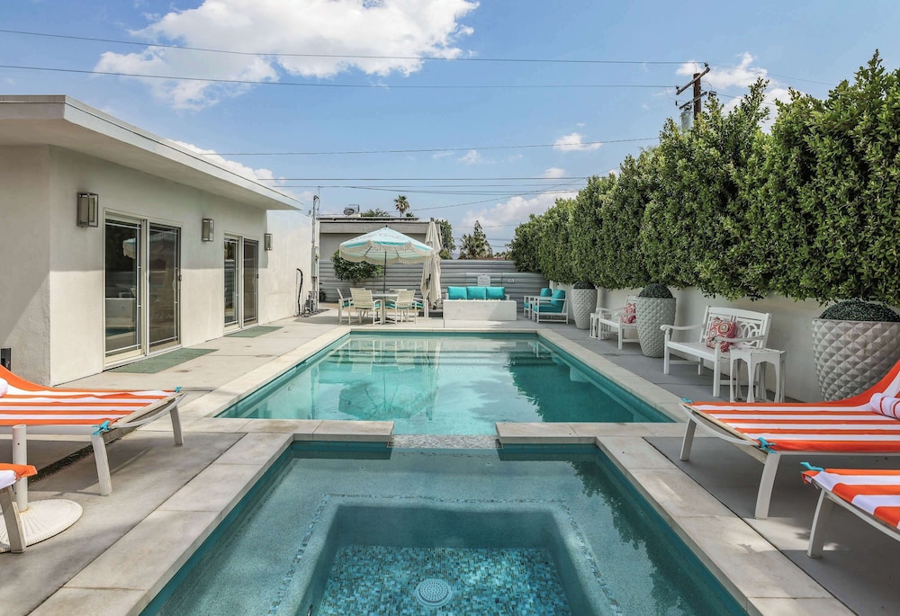 Villa L'orange Pool and Hot Tubs