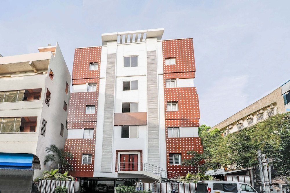 OYO Flagship 9352 Hotel SRC Grand