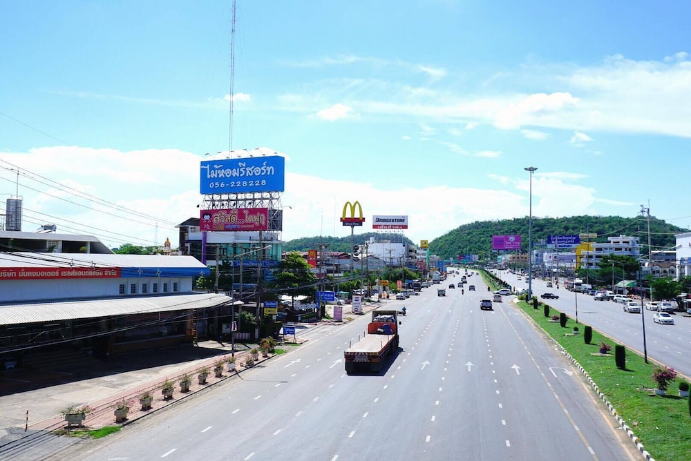 Maihom Resort Dechatiwong Bridge