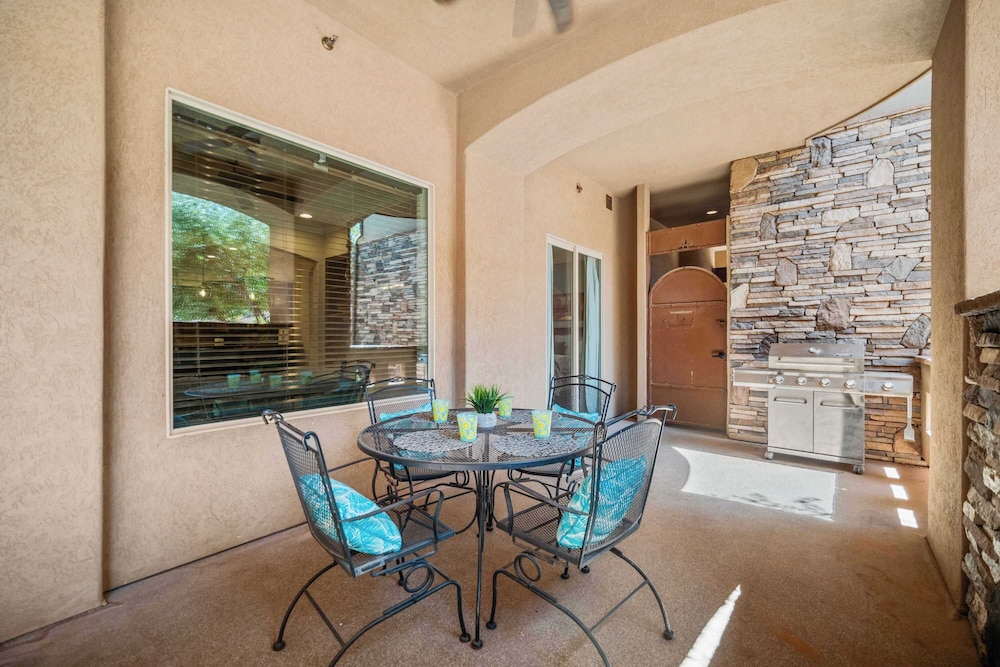 Pool & Sunshine Retreat - Resort-style Amenities