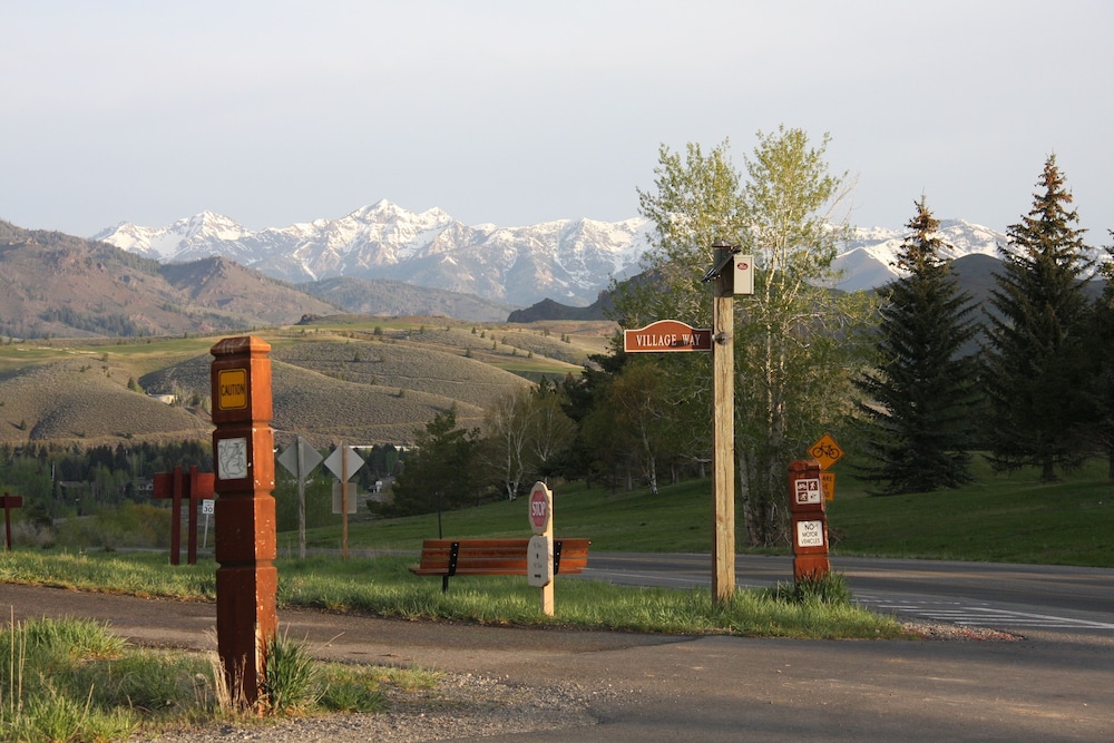 Elkhorn Village - Property Image 2