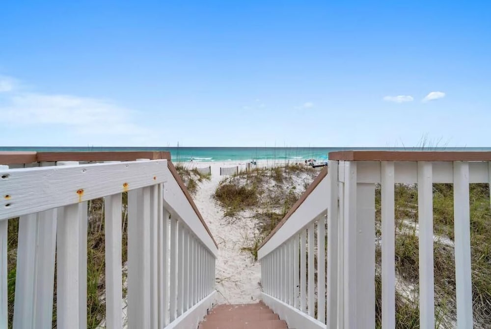 Green Reef #6- Beachfront Bliss