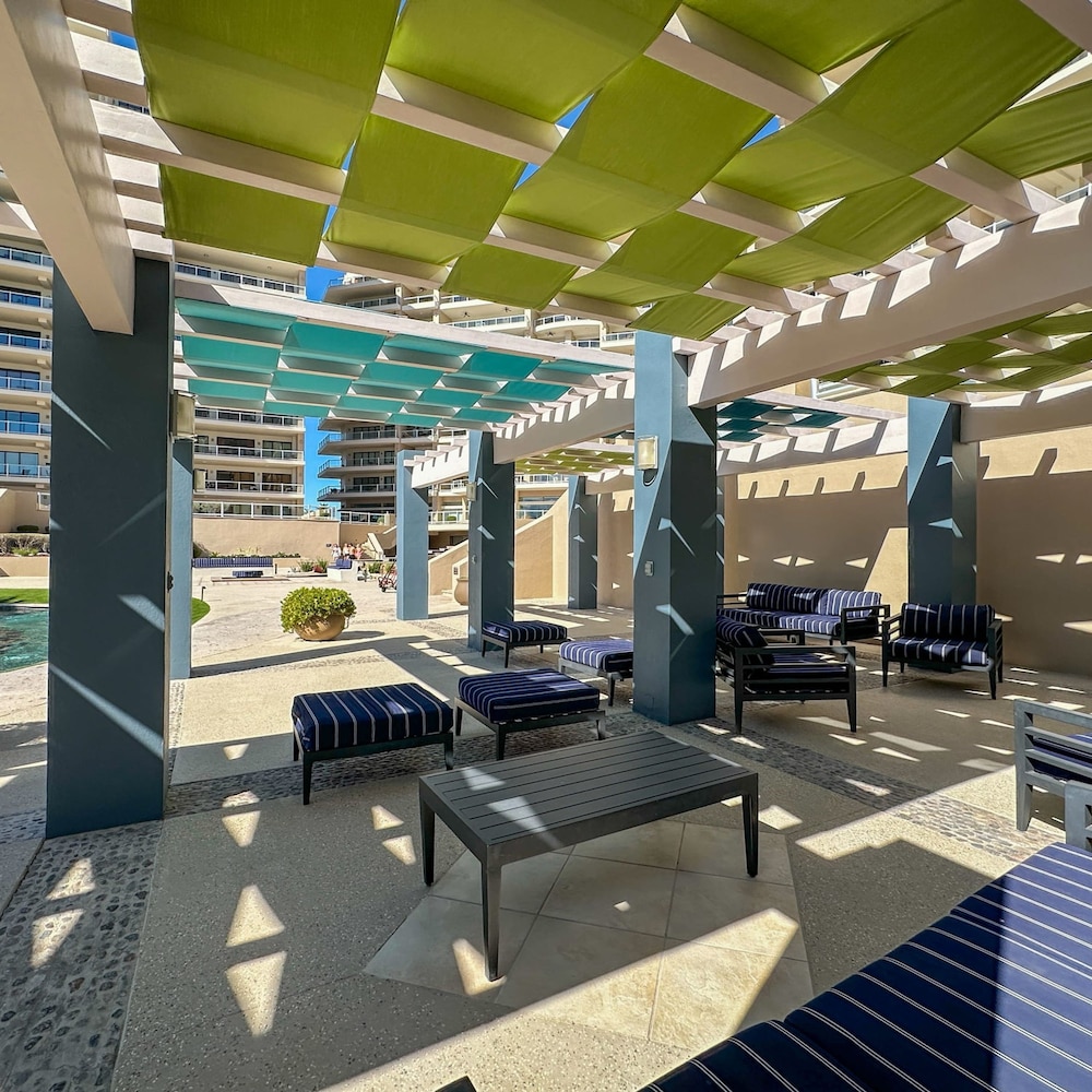 Luxury Ocean View Condo w Huge Deck