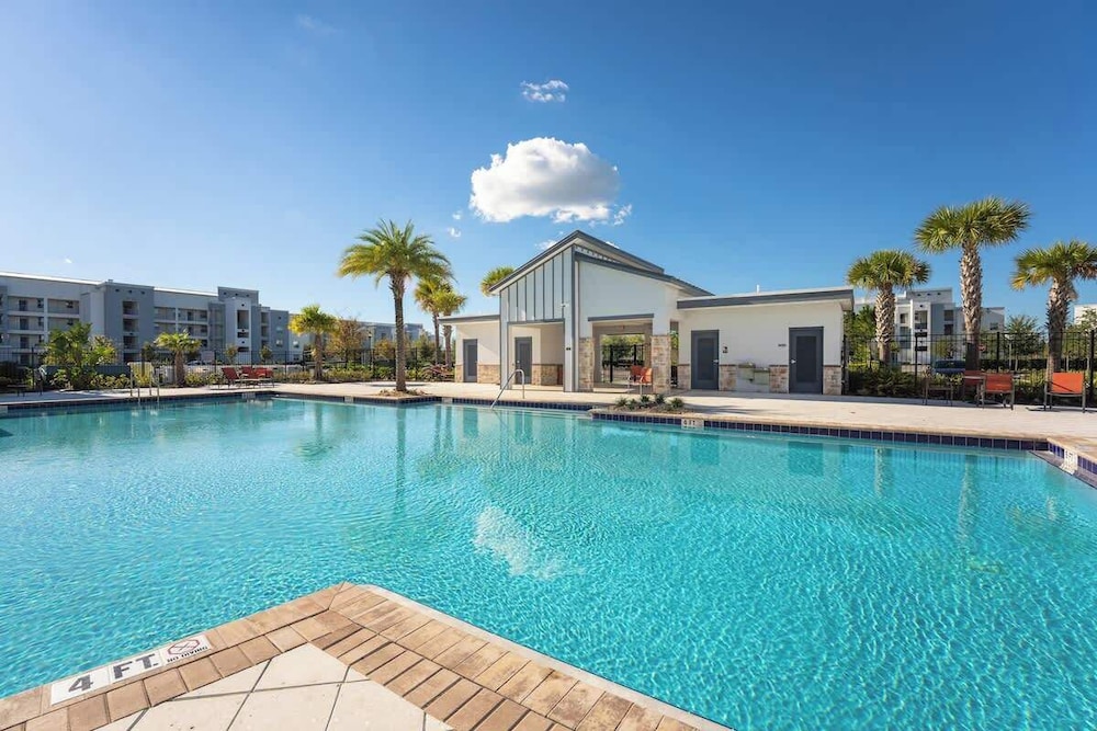 Sophisticated 6BR at Storey Lake