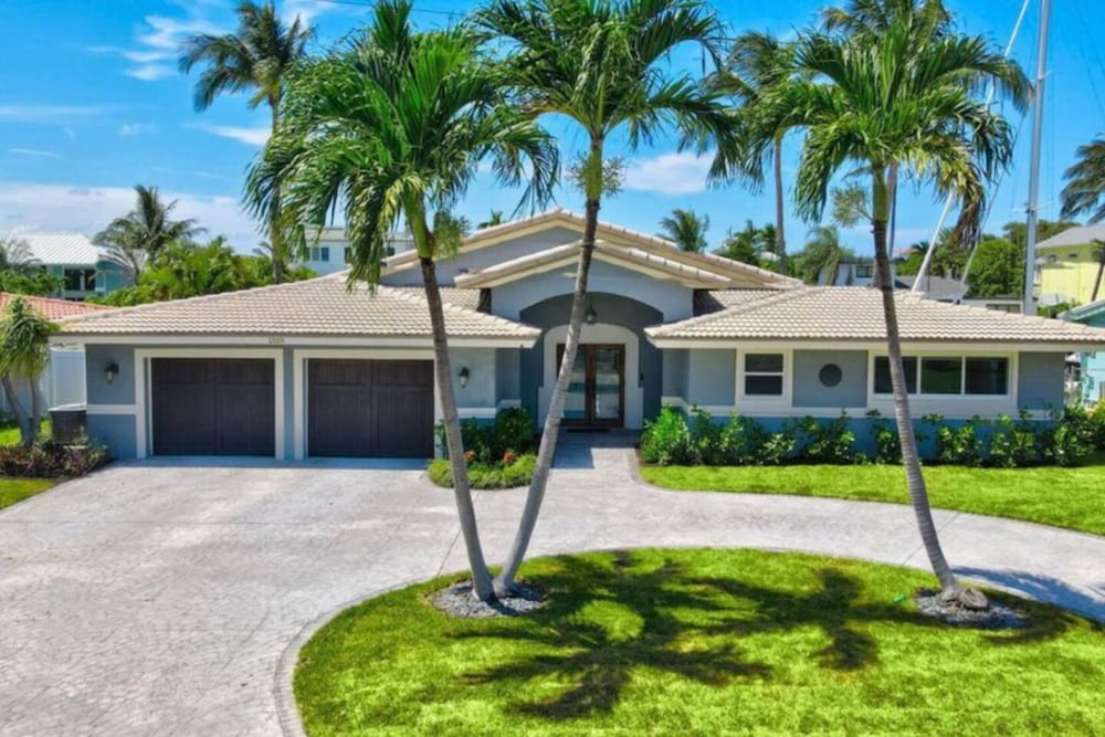 Waterfront Oasis Heated Pool Game Room Gym