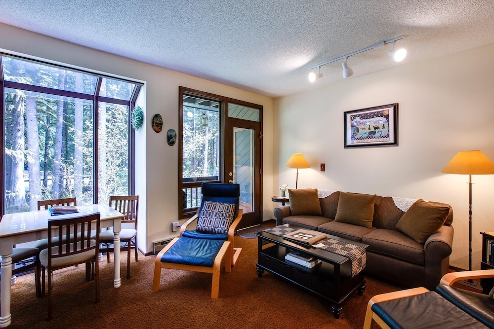 Glacier Mt Baker Lodging