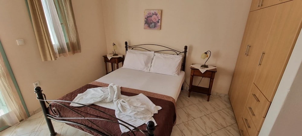 Skyros Luxury Lithari - Near The Beach With Pool photo 3