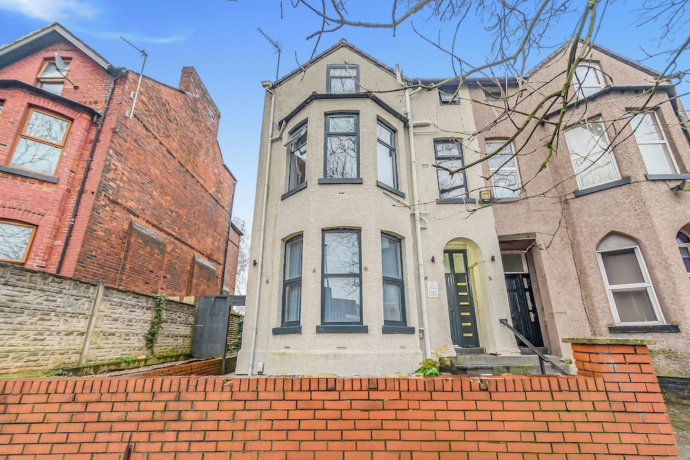 Modern 1 Bed - Near City Centre