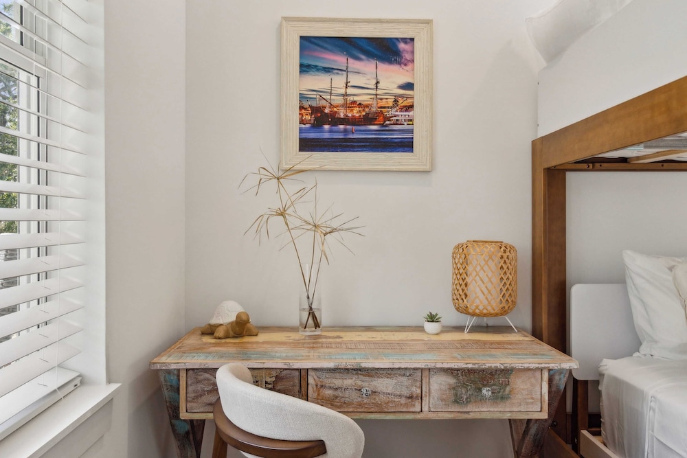 Serenity at Surfside by Avantstay Pool, Porches, Fire Pit & Arcade Near Vilano Beach