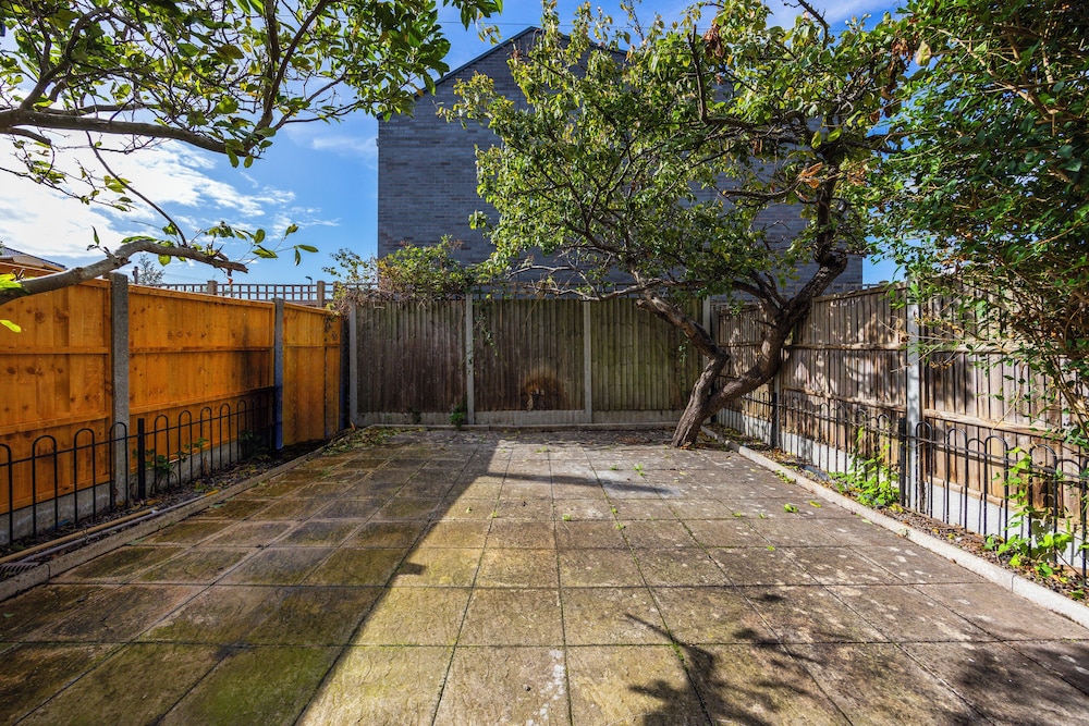 Modern 3 Bedroom House in Stratford