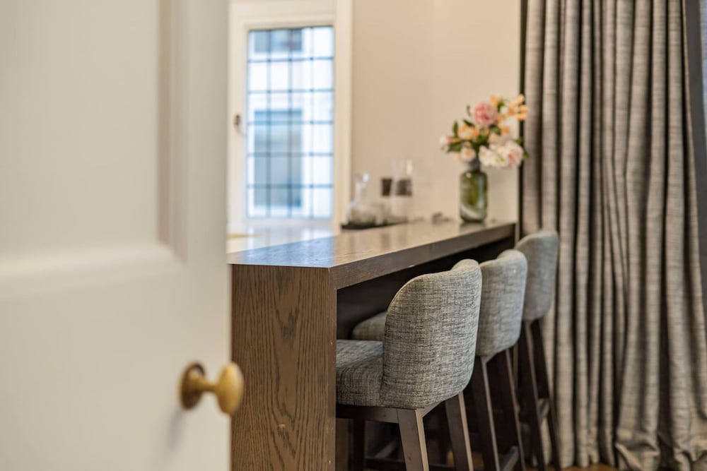 Mayfair Home Private Parking Central AC