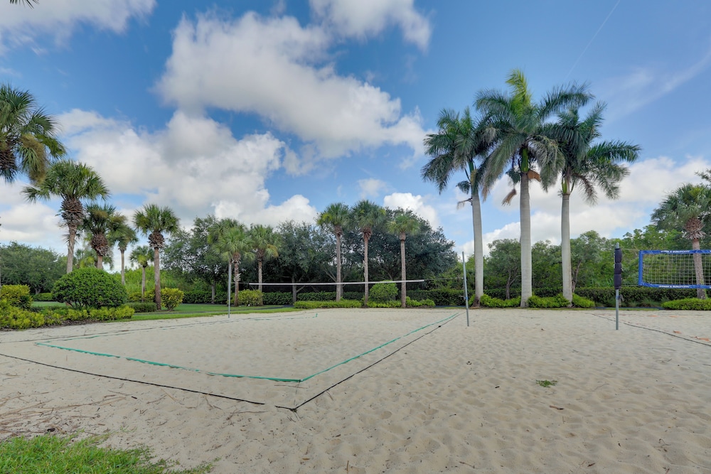 Lake View & Screened Balcony: Estero Getaway!